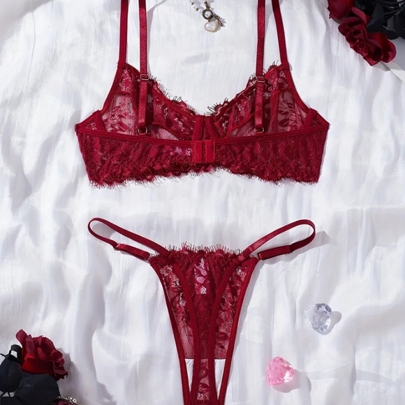 Sexy Lace Lingerie in Deep Red - Picture 5 of 5
